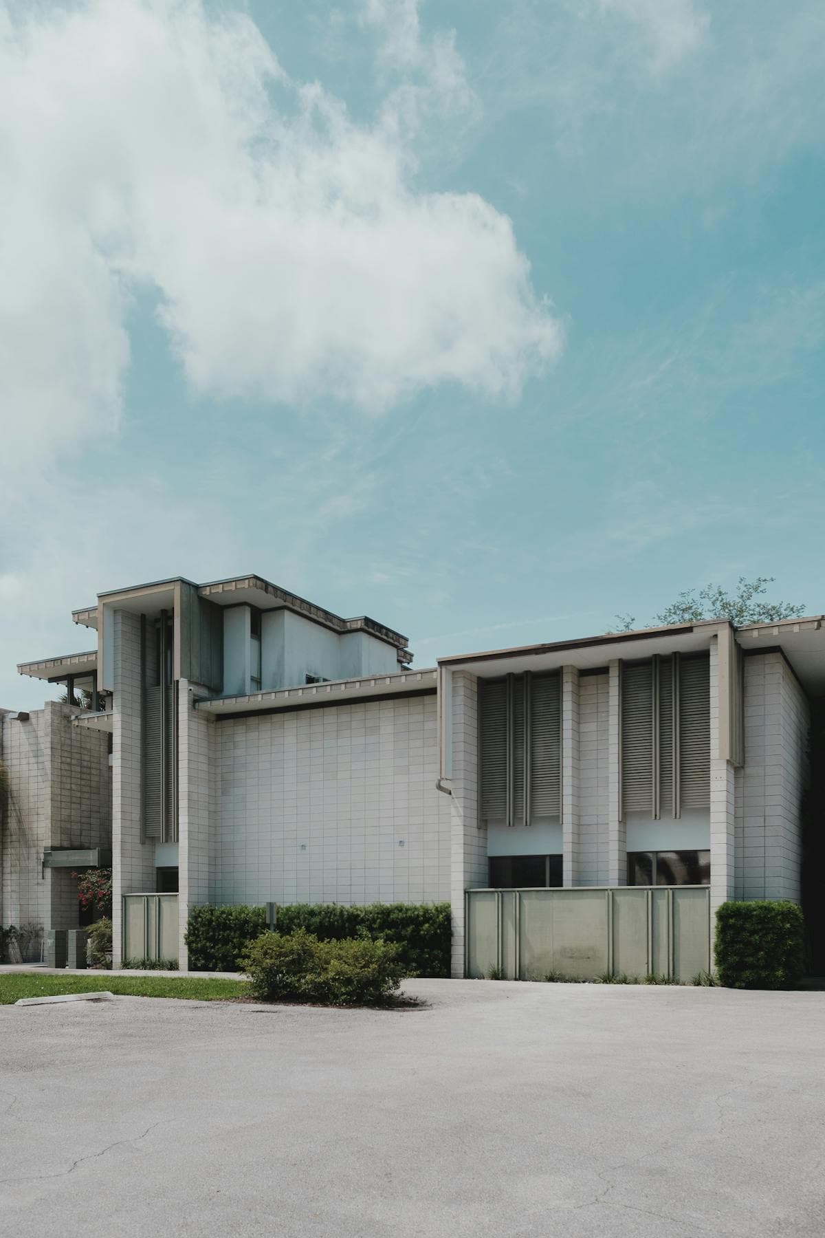 Modern architectural building in Orlando Florida showcasing contemporary design